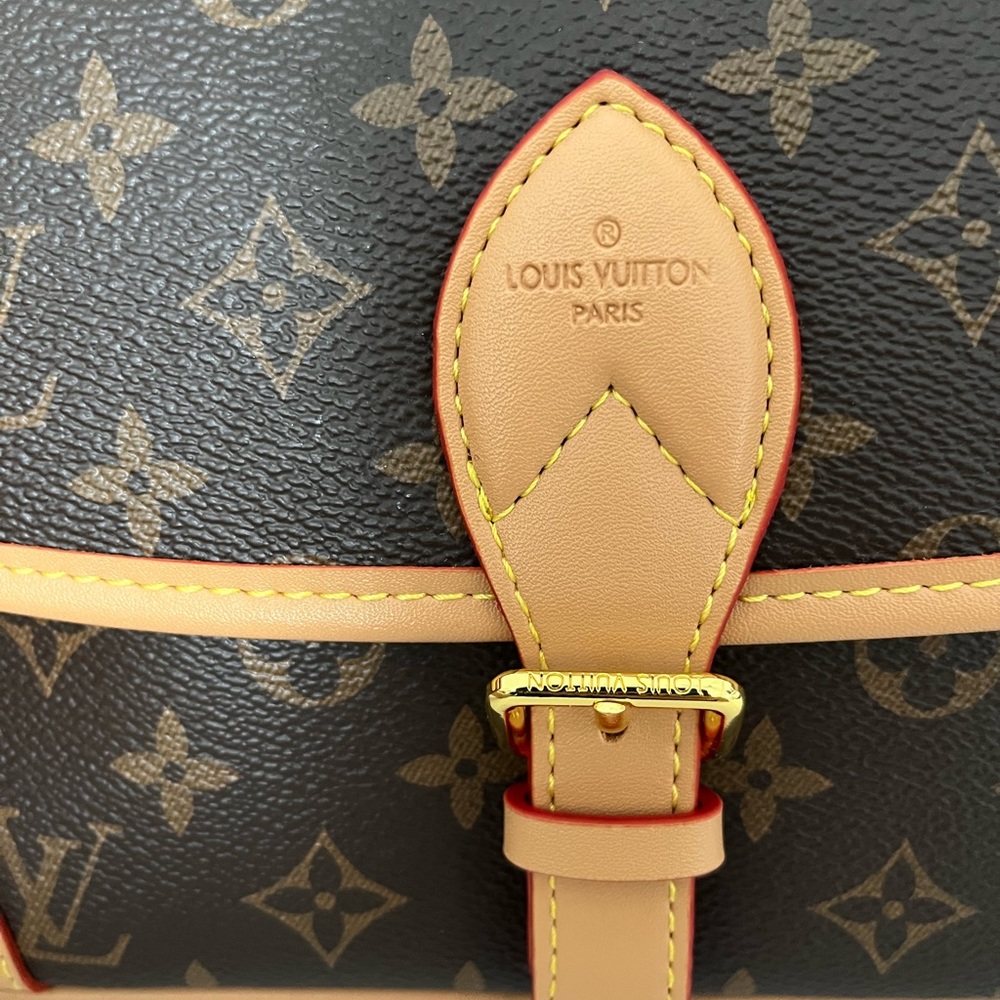 Monogram 👜 comes with 2 straps💖 - Picture 10 of 13